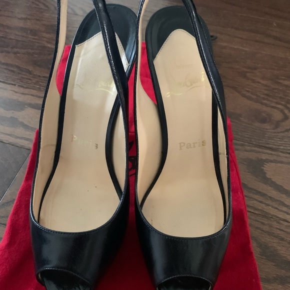 Cristian Laboutin Sandal in Black leather with sling back and peep toe. - Picture 3 of 10